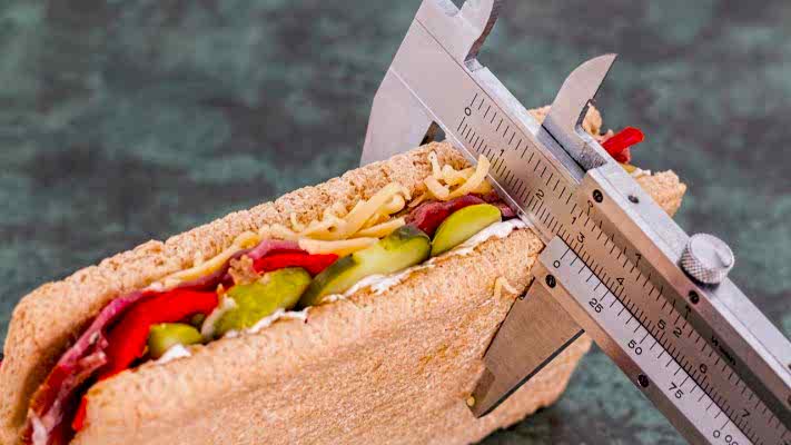 Kas yapmak, yağ yakmak veya performans artırmak istiyorsan; kişisel makro dengenle tanış! Sporcu beslenmesi programının detaylarını bu rehberde keşfet.