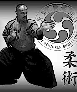 MMA grup dersleriyle teknik, güç, hız ve kondisyon kazan. Pzt–Çar–Cum 20:00–21:30 • 1 ay 12 seans 1800 TL • Başlangıçtan ileri seviye uygun.