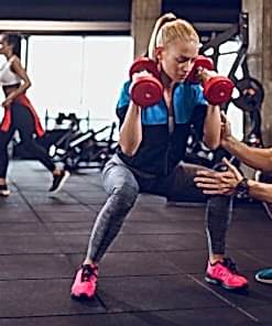 MASTER PRO ile 3 sabit koçlu seans + 2 hedefe göre değişken güçlendirme. 2 haftada bir ölçüm, EMS/Reformer/PT kombinasyonu. Aktif üyelere 9.000 TL, kontenjan 15.